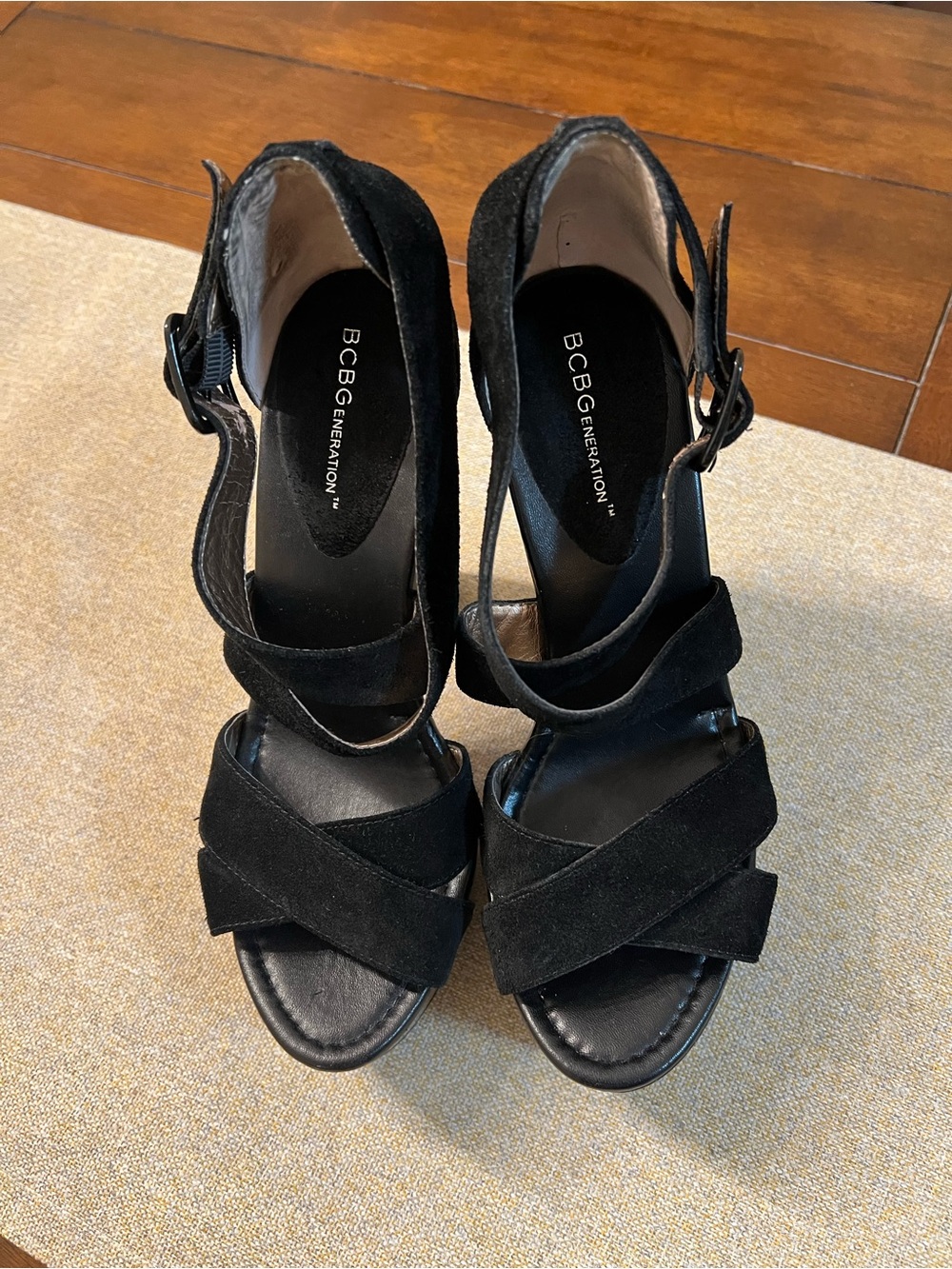 ❤️ BCBGeneration Black Suede Crisscross Strappy Platform Heels